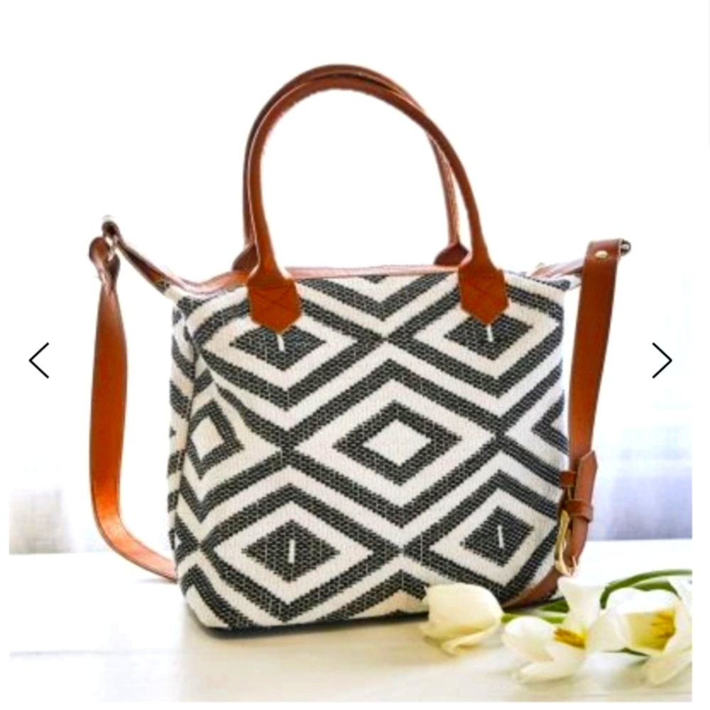 🎉HOST PICK🎉 NWOT Tribe Alive Carry-All Purse